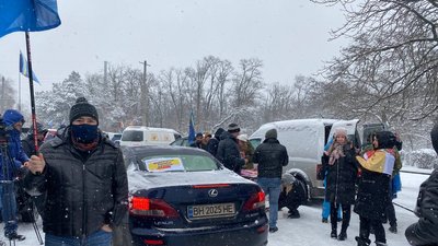 "Карантин не годівниця". В Одесі підприємці влаштували автопробіг проти локдауну "Карантин не годівниця". В Одесі підприємці влаштували автопробіг проти локдауну
