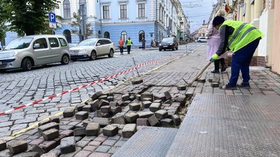 У центрі Чернівців капітально відремонтують тротуари: на яких вулицях та скільки це коштуватиме