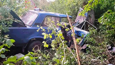 Автомобіль з'їхав у кювет: двоє людей травмувалися в аварії на Вінниччині Автомобіль з'їхав у кювет: двоє людей травмувалися в аварії на Вінниччині