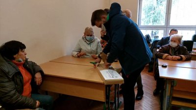 Отримали бюлетені і зібрали кабінки: у Черкасах готуються до виборів Отримали бюлетені і зібрали кабінки: у Черкасах готуються до виборів