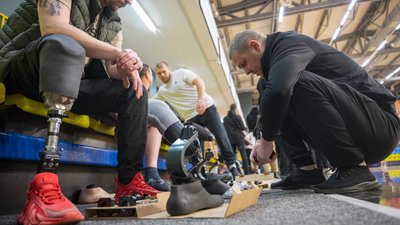 Протези, військові