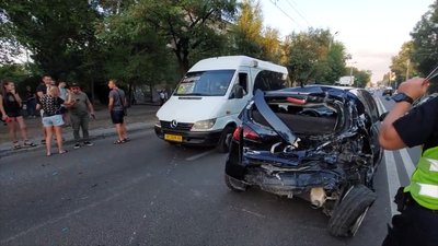 Чоловік, якого вчора збили на вулиці Калиновій, перебуває у важкому стані Чоловік, якого вчора збили на вулиці Калиновій, перебуває у важкому стані