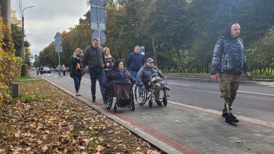 Люди з інвалідністю перевірили на доступність вулиці та громадські місця в Луцьку: висновки Люди з інвалідністю перевірили на доступність вулиці та громадські місця в Луцьку: висновки