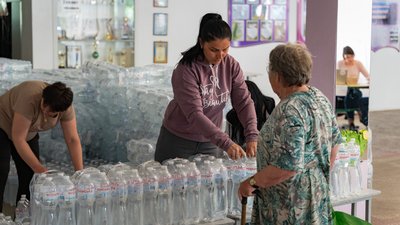 Працюють більш ніж 20 пунктів видачі води: яка ситуація з водопостачанням у Покрові на Дніпропетровщині Працюють більш ніж 20 пунктів видачі води: яка ситуація з водопостачанням у Покрові на Дніпропетровщині