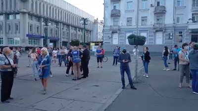 У Сумах влаштували акцію проти капітуляції У Сумах влаштували акцію проти капітуляції