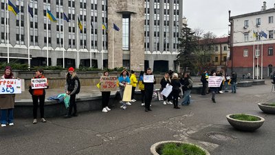 У Дніпрі пройшла акція в підтримку ЗСУ У Дніпрі пройшла акція в підтримку ЗСУ