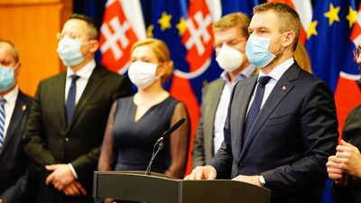 Словаччина хотіла купити 2 мільйона масок в Україні. МЗС каже, що нелегально