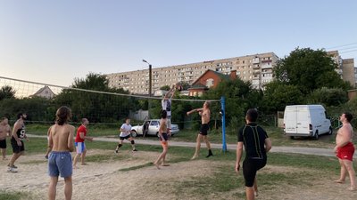На пляжі "Хімік" у Вінниці облаштовують майданчик для пляжного волейболу На пляжі "Хімік" у Вінниці облаштовують майданчик для пляжного волейболу