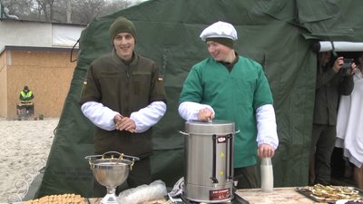 В Одесі на Водохреща близько сотні нацгвардійців скупались у морі В Одесі на Водохреща близько сотні нацгвардійців скупались у морі