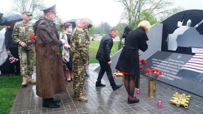 У Кривому Розі відкрили меморіальний комплекс в пам'ять про загиблих військових