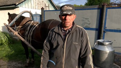 Кіньми та велосипедом: як жителі Новгород-Сіверщини доставляють молоко Кіньми та велосипедом: як жителі Новгород-Сіверщини доставляють молоко