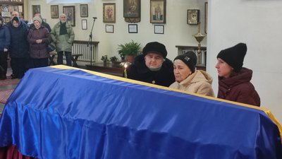 "Любив захищати свого брата і сестру": у Полтаві попрощалися із бійцем Анатолієм Дніпровим