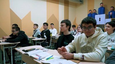 учні за партами