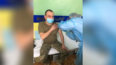 У Новограді-Волинському почали щеплювати військових від COVID-19