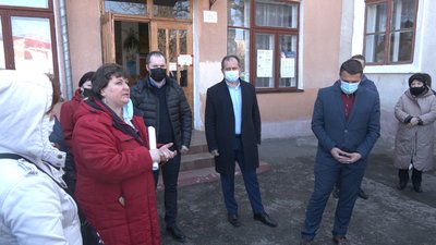 Коломийську гімназію № 10 хочуть закрити. Батьки і педагоги проти Коломийську гімназію № 10 хочуть закрити. Батьки і педагоги проти