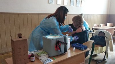 У Тернополі від COVID-19 почали щеплювати освітян У Тернополі від COVID-19 почали щеплювати освітян