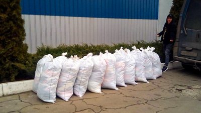 Працівники заводу у Кропивницькому збирають речі для безхатьків