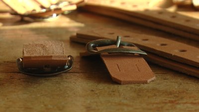 Створює гуцульське народне взуття. Прикарпатець Роман Лучук Створює гуцульське народне взуття. Прикарпатець Роман Лучук