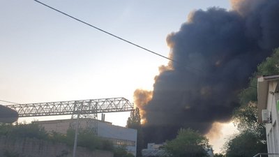 Внаслідок ракетного удару виникла пожежа Внаслідок ракетного удару виникла пожежа
