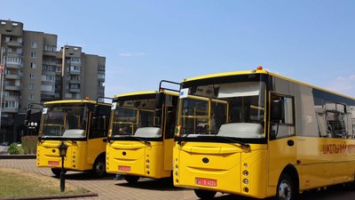 Шкільні автобуси для волинських громад