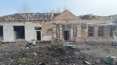 За 12 кілометрів від лінії фронту: як живе під обстрілами спустошіле Тернувате на Запоріжжі За 12 кілометрів від лінії фронту: як живе під обстрілами спустошіле Тернувате на Запоріжжі