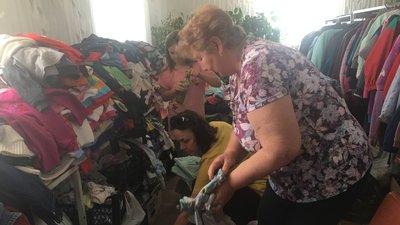"Тут нам допомагають": як в одному з мікрорайонів Вінниці працює гуманітарний центр для переселенців "Тут нам допомагають": як в одному з мікрорайонів Вінниці працює гуманітарний центр для переселенців