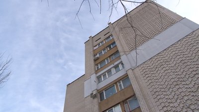 Квартиру черкащанки протягом року затоплює Квартиру черкащанки протягом року затоплює
