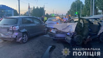 На Полтавщині в аварії зіткнулися чотири автівки: двоє людей у лікарні