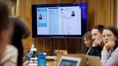 Закордонний паспорт, водійські права та техпаспорт матимуть англійську версію в Дії — Федоров Закордонний паспорт, водійські права та техпаспорт матимуть англійську версію в Дії — Федоров