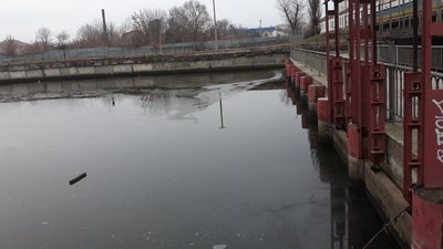У Кропивницькому спустили воду в Інгулі, щоб замінити труби водогону