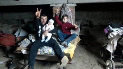 Василь та його двоє дітей у підвалі в Херсоні Василь та його двоє дітей у підвалі в Херсоні