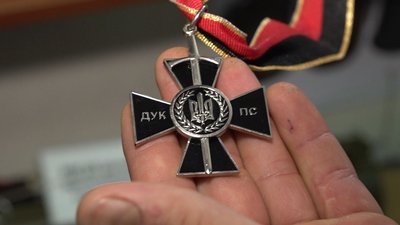 Нові експонати поповнили фонд "Патріотичного музею АТО" у Черкасах Нові експонати поповнили фонд "Патріотичного музею АТО" у Черкасах