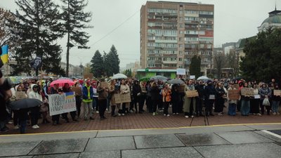 У Черкасах відбувся пікет під міськрадою У Черкасах відбувся пікет під міськрадою