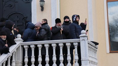Зі сварками й сутичками. У Франківську віряни ПЦУ прийшли на перше богослужіння у храм на Довженка, що належав УПЦ МП Зі сварками й сутичками. У Франківську віряни ПЦУ прийшли на перше богослужіння у храм на Довженка, що належав УПЦ МП