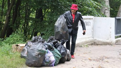 "World cleanup day" – у Житомирі зібрали понад 100 кілограмів сміття