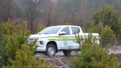 Лісівники Черкащини передали 52 автомобілі для військових