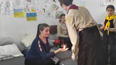 "Бажаю, щоб цей вогонь зробив так, щоб у нас була скоро перемога". Дніпровські пластуни зустріли Вифлємський вогонь миру "Бажаю, щоб цей вогонь зробив так, щоб у нас була скоро перемога". Дніпровські пластуни зустріли Вифлємський вогонь миру