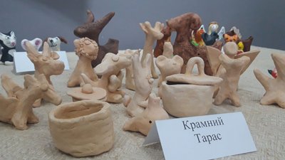 "Ми бачимо світ на дотик": у Черкасах презентували виставку робіт людей з інвалідністю