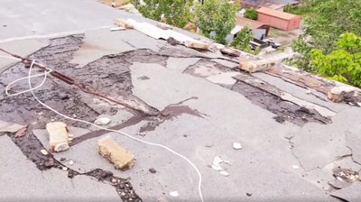 У Херсоні затопило будинок. Міська влада пропонує жителям зробити ремонт самим У Херсоні затопило будинок. Міська влада пропонує жителям зробити ремонт самим