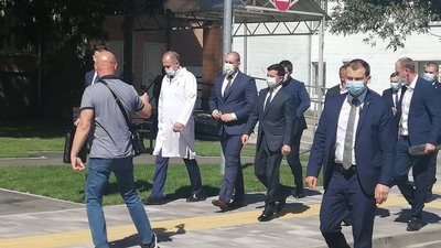 Володимир Зеленський йде до кардіоцентру Володимир Зеленський йде до кардіоцентру