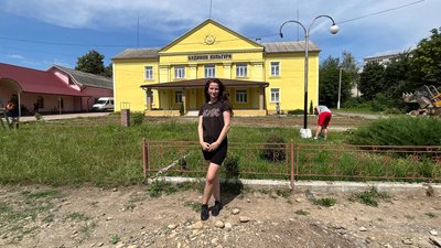 Лавиці з переробленого сміття та сортувальні урни: у селі на Буковині облаштовують зону для відпочинку та екоактивізму