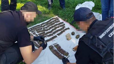У сховку було 800 патронів У сховку було 800 патронів