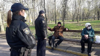 Життя кропивничан в умовах карантину: поліцейські проводять з мешканцями профілактичні бесіди Життя кропивничан в умовах карантину: поліцейські проводять з мешканцями профілактичні бесіди
