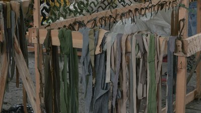 У Черкасах бракує людей для плетіння маскувальних сіток У Черкасах бракує людей для плетіння маскувальних сіток