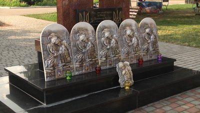 У Ружині на Житомирщині сім'ям загиблих військових вручили "Ікони пам'яті"