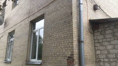 На Рівненщині чоловік здав на брухт шматок труби, яка подає кисень у лікарню На Рівненщині чоловік здав на брухт шматок труби, яка подає кисень у лікарню