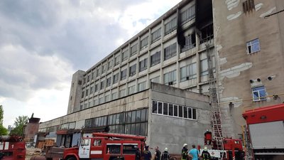 У Харкові — пожежа на території заводу "Комунар" У Харкові — пожежа на території заводу "Комунар"