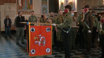 У Рівному освятили прапор пластового куреня. Що це означає для осередку У Рівному освятили прапор пластового куреня. Що це означає для осередку