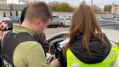 Брав до 7,5 тисяч доларів: жителя Черкас підозрюють у організації схеми для ухилянтів Брав до 7,5 тисяч доларів: жителя Черкас підозрюють у організації схеми для ухилянтів