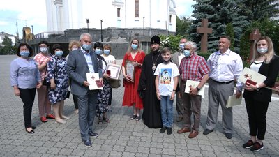ПЦУ подякувала рівненським медикам за боротьбу з COVID. Хто і що отримав